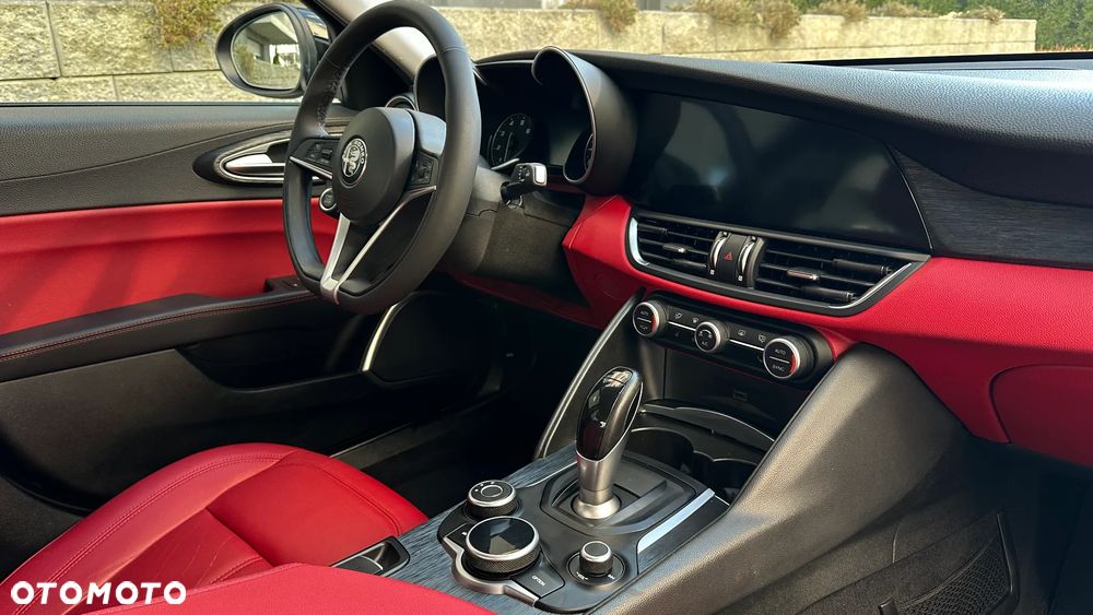 Alfa Romeo Giulia 2.0 Turbo 16V AT8-Q4 Veloce Ti - 16