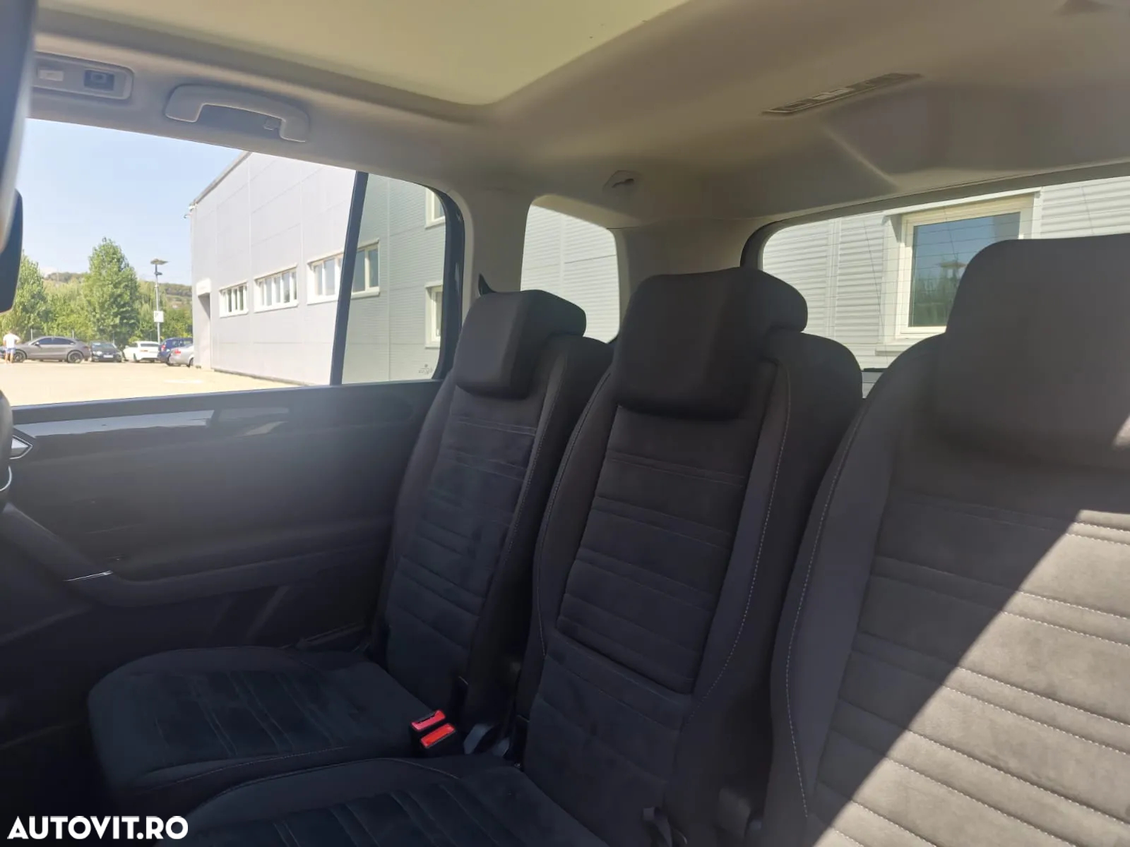 Volkswagen Touran 2.0 TDI DPF BlueMotion Technology DSG Highline - 11