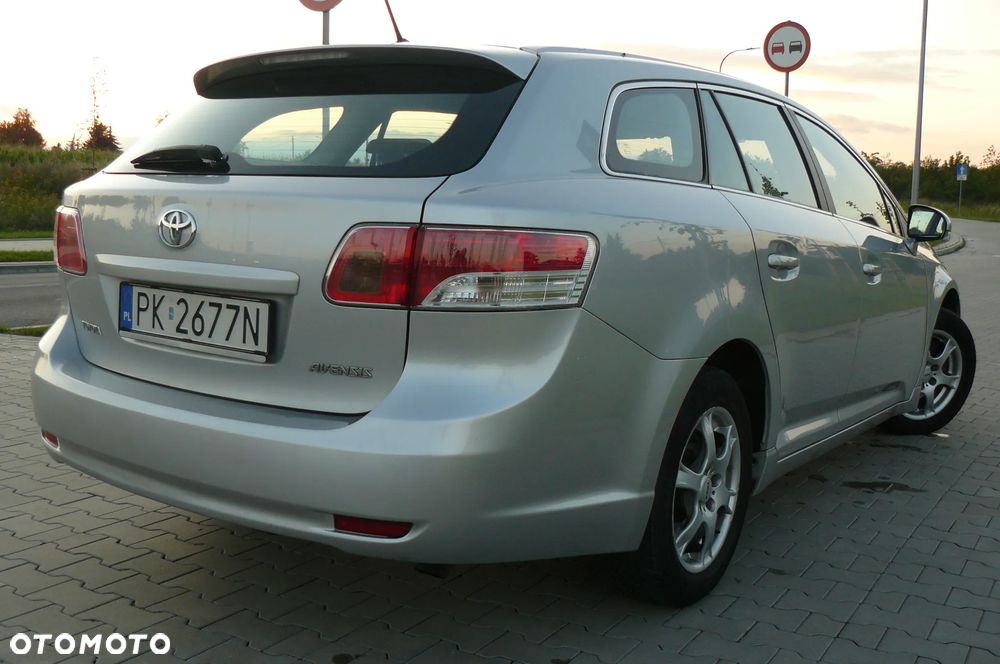 Toyota Avensis - 14