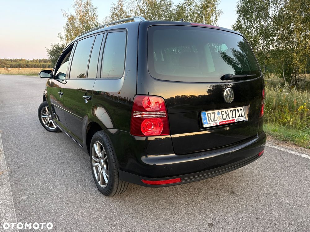 Volkswagen Touran - 17