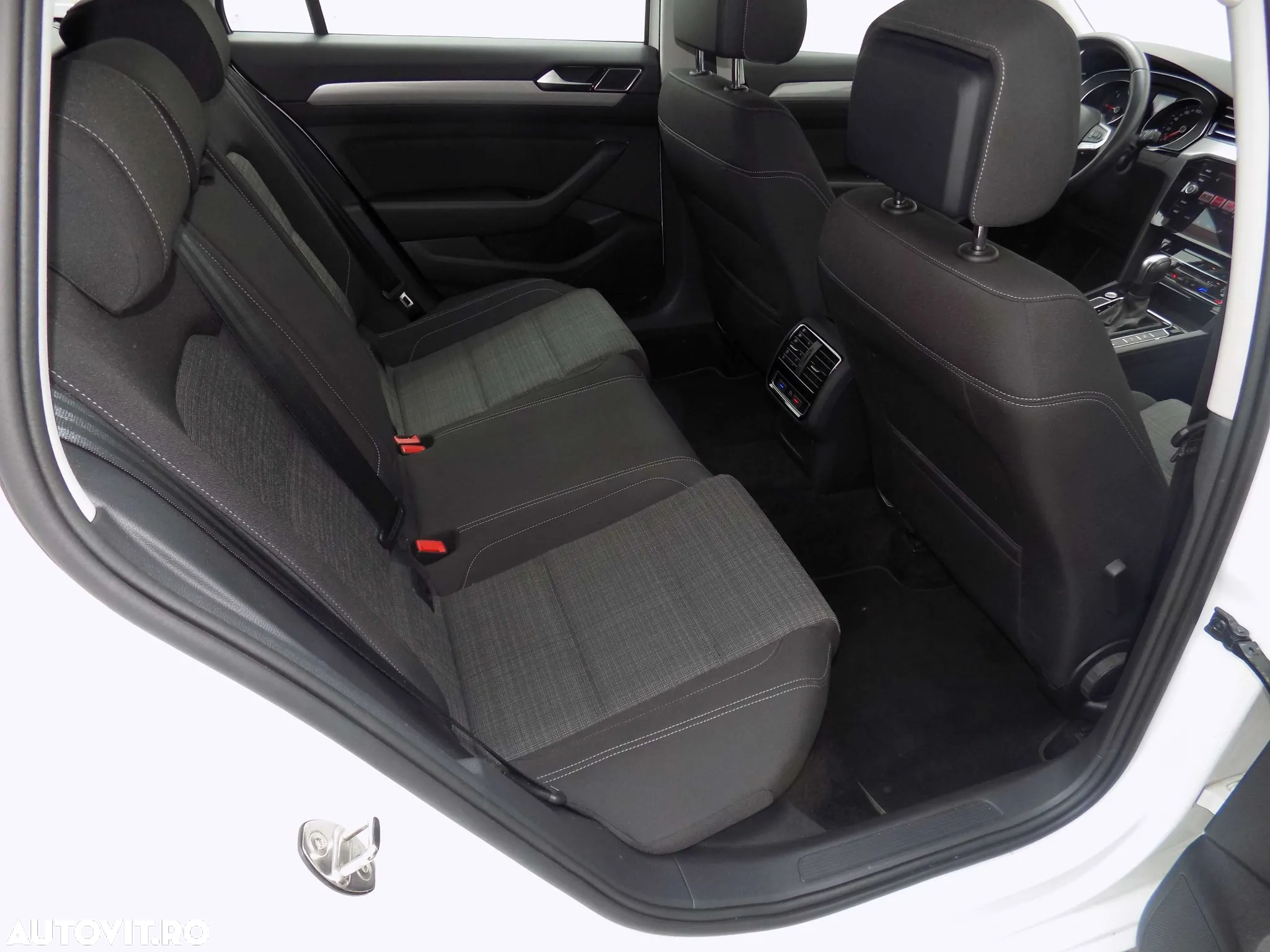 Volkswagen Passat Variant 2.0 TDI DSG Business - 24