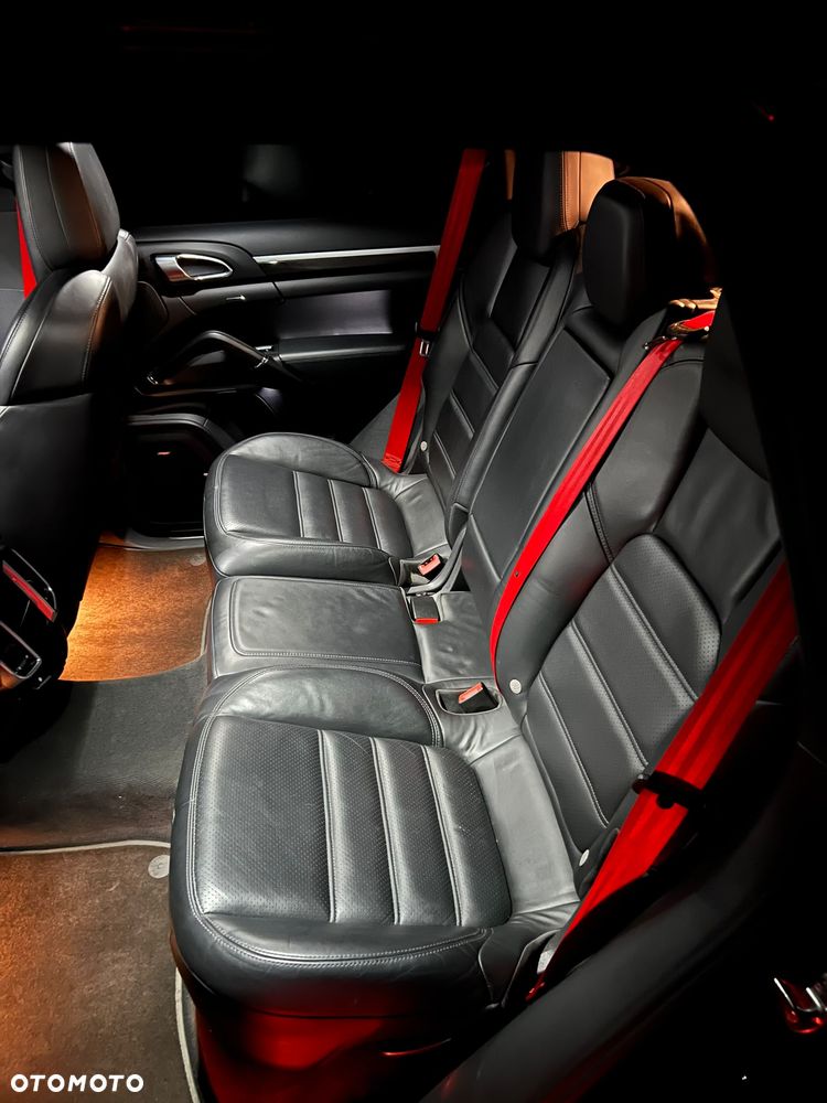 Porsche Cayenne - 24