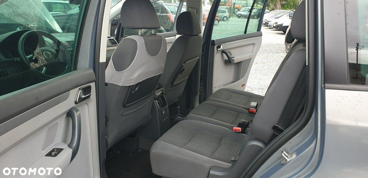 Volkswagen Touran - 26