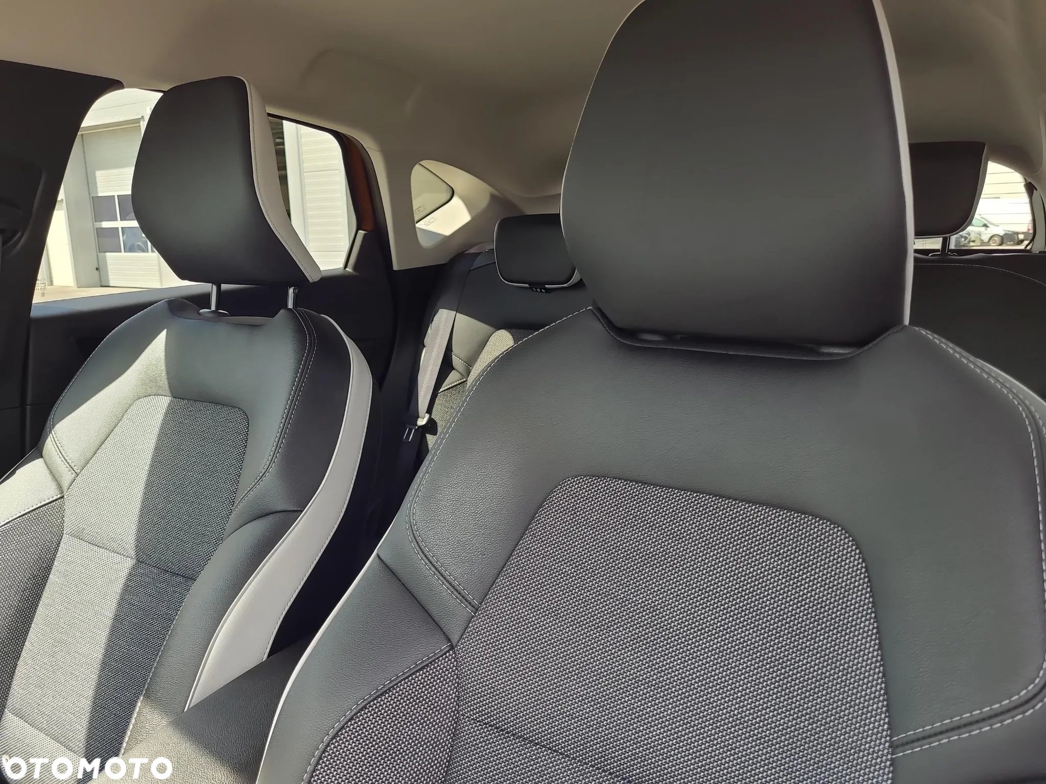Renault Captur 1.6 E-TECH Plug-In Intens - 11