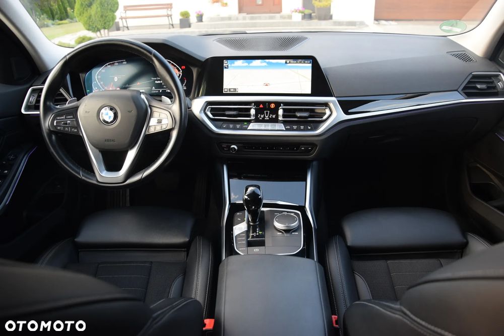 BMW Seria 3 320d xDrive Luxury Line Purity sport - 26