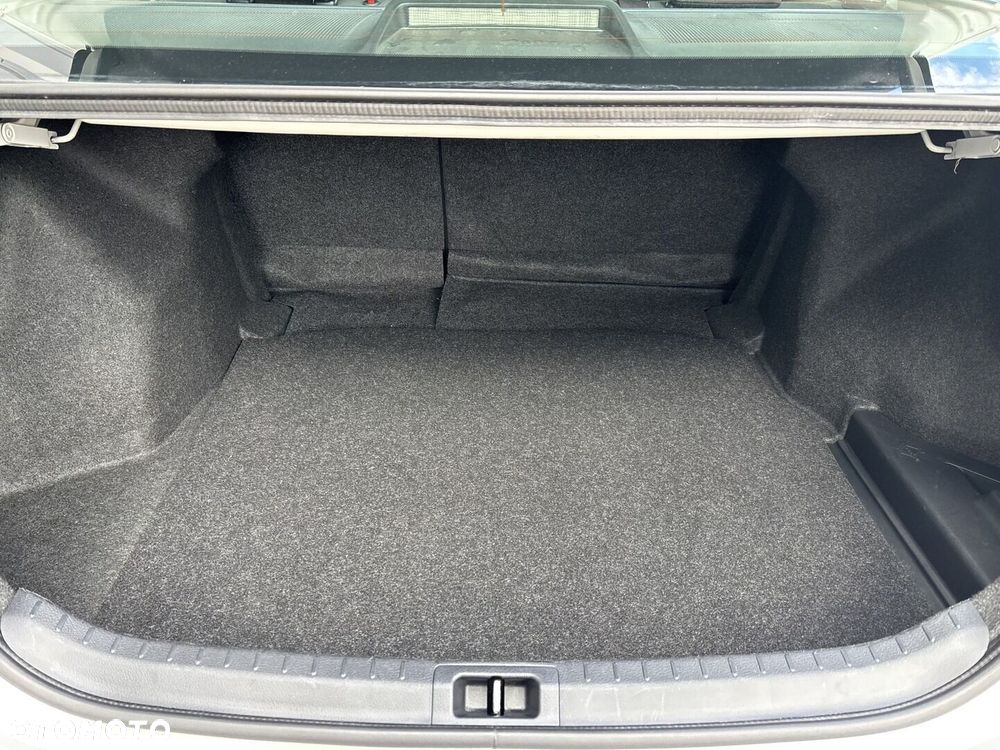 Toyota Corolla 1.6 Comfort - 25