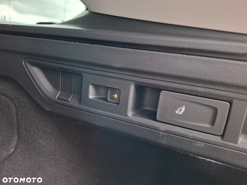 Volkswagen Passat Variant 2.0 TDI SCR Business Plus DSG - 16