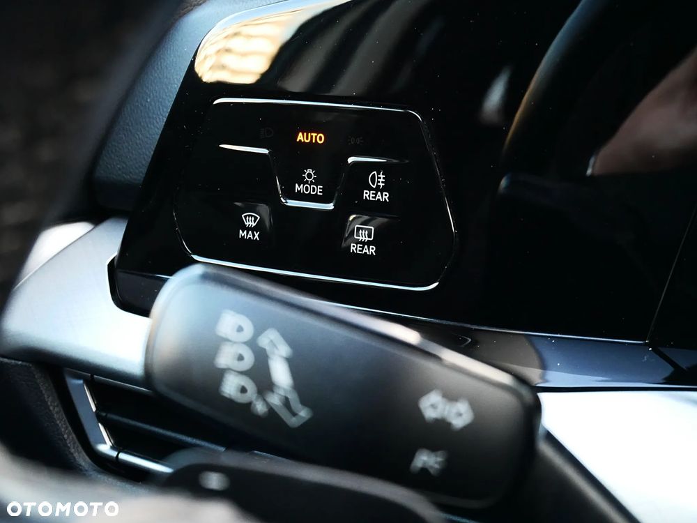 Volkswagen Golf 1.0 eTSI United DSG - 15