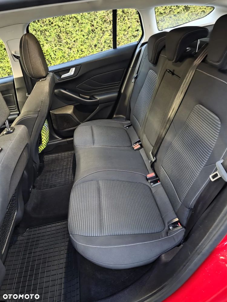 Ford Focus Turnier 1.5 EcoBlue Start-Stopp-System TITANIUM - 12