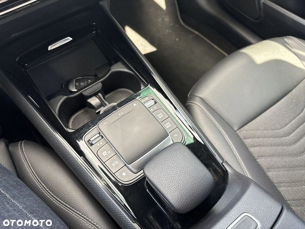 Mercedes-Benz GLB 200 7G-DCT - 17