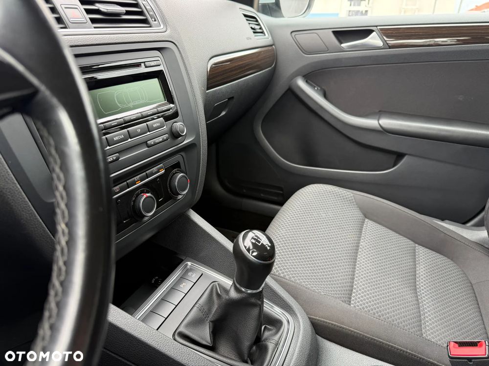 Volkswagen Jetta 2.0 TDI DPF Comfortline - 29