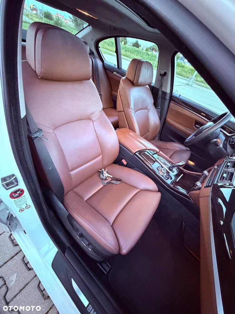 BMW Seria 5 530d xDrive Luxury Line - 17