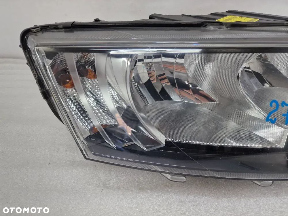 SKODA OCTAVIA III 3 5C0 12- PRAWA ZWYKŁA LAMPA PRZEDNIA PRZÓD , NR AUKCJI LL277 - 3
