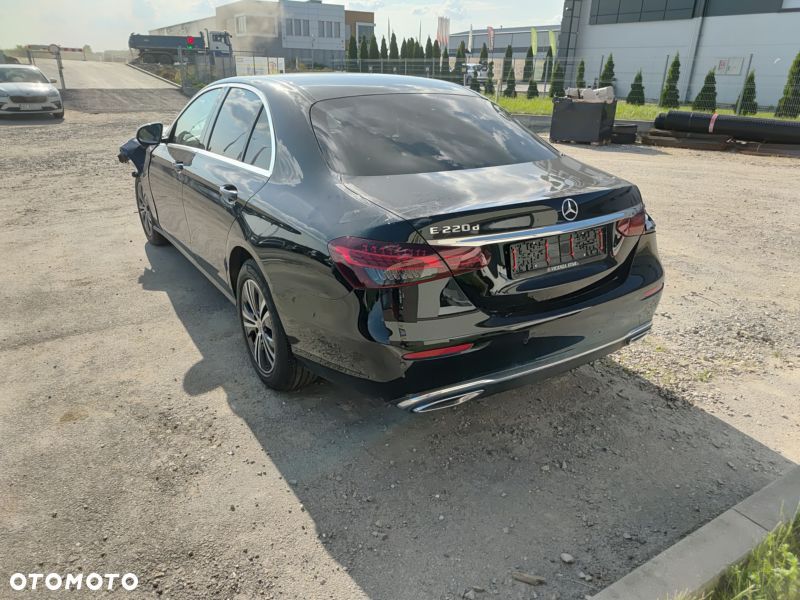 Mercedes-Benz Klasa E 220 d 9G-TRONIC - 21
