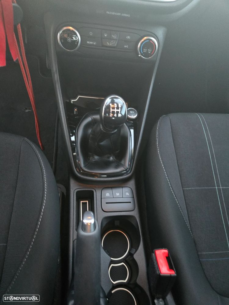 Ford Fiesta 1.1 TITANIUM - 32