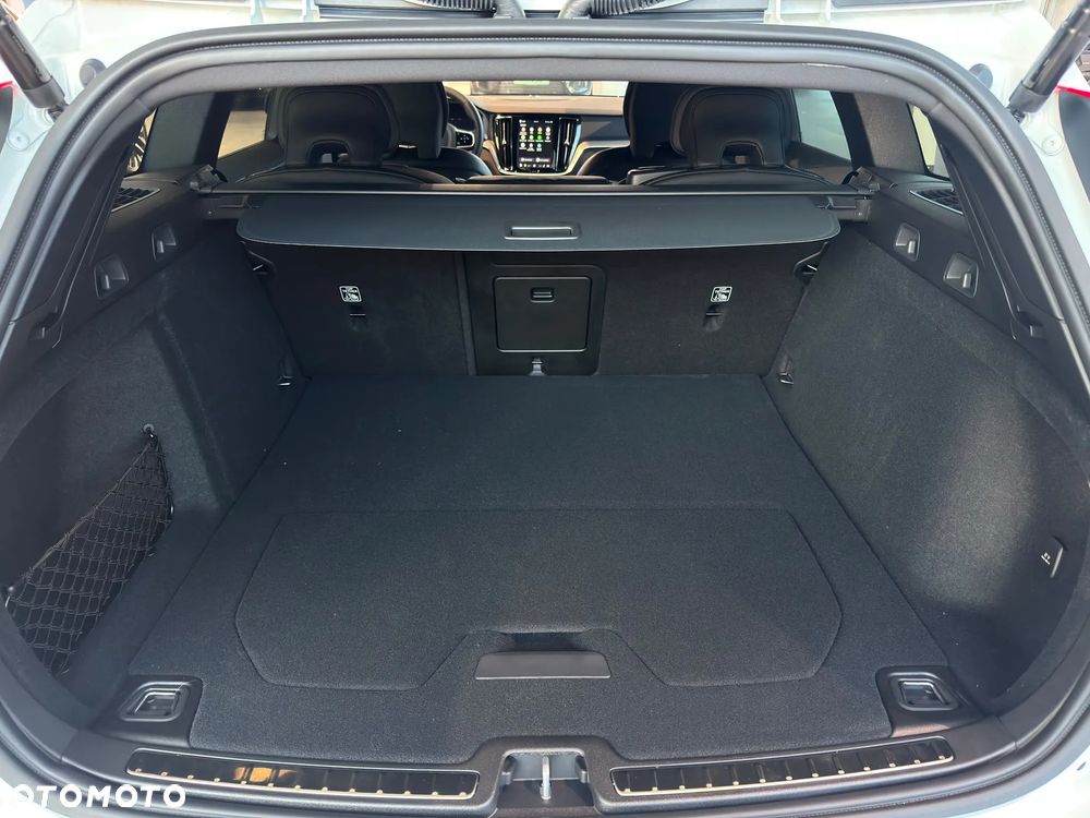Volvo V60 B4 B Plus Dark - 17