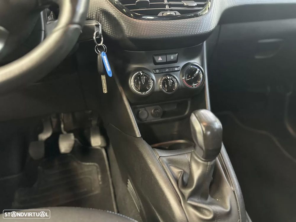 Peugeot 208 1.2 PureTech Style - 25