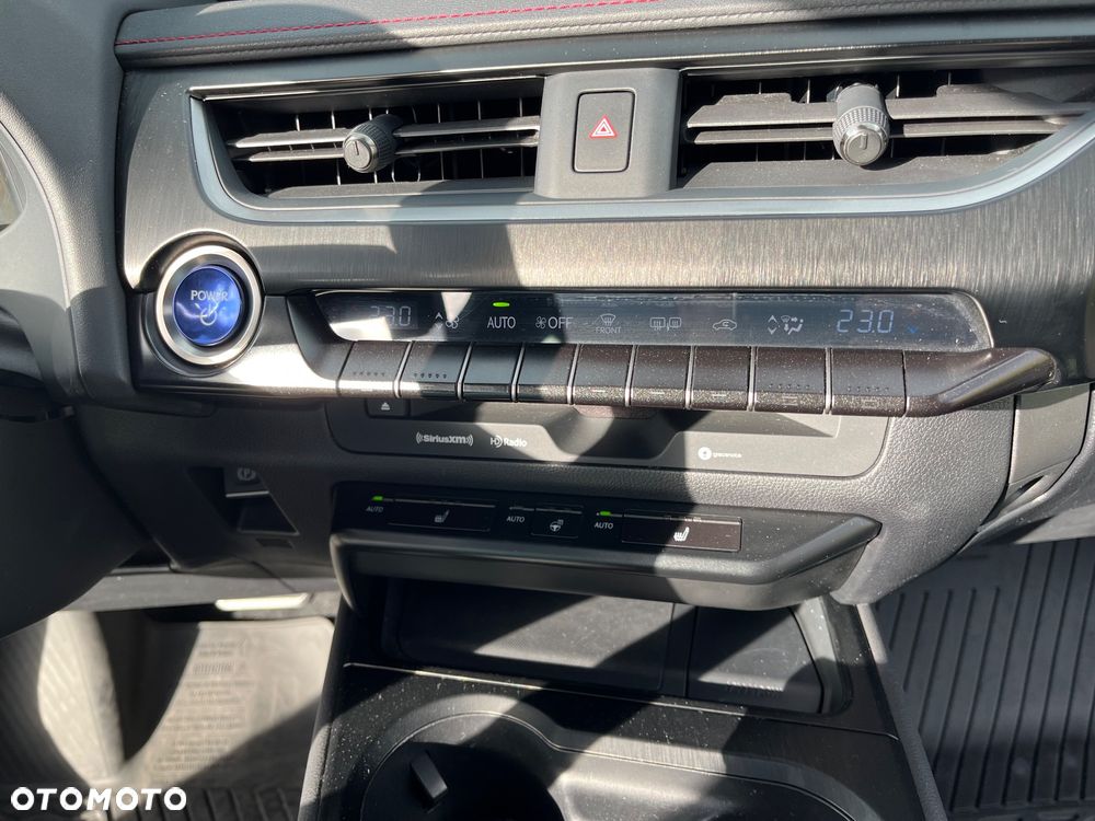 Lexus UX - 14