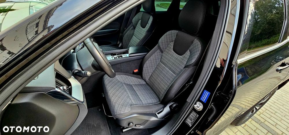 Volvo XC 60 B4 D Momentum Pro - 30