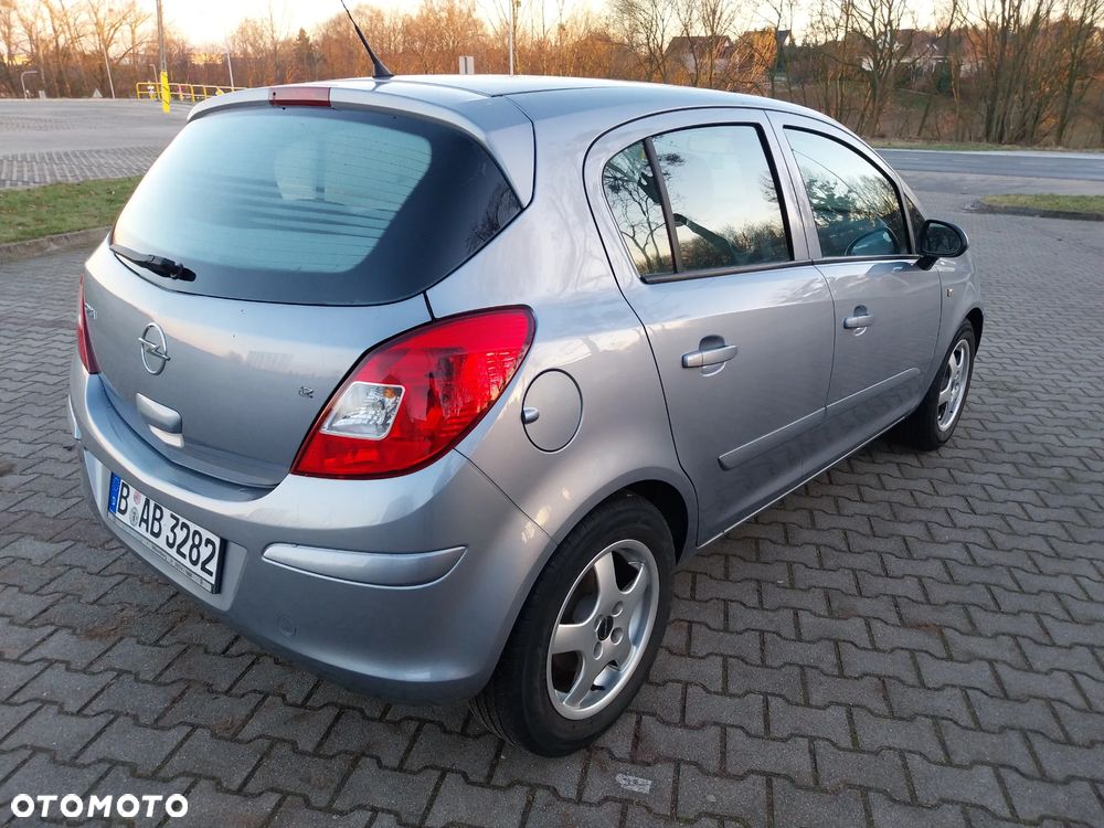 Opel Corsa 1.2 16V Edition - 8