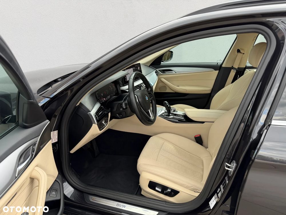 BMW Seria 5 520d mHEV - 10