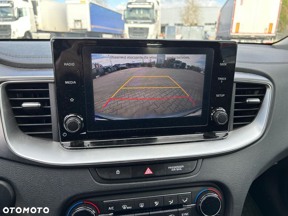 Kia Ceed 1.6 CRDi mHEV M - 10