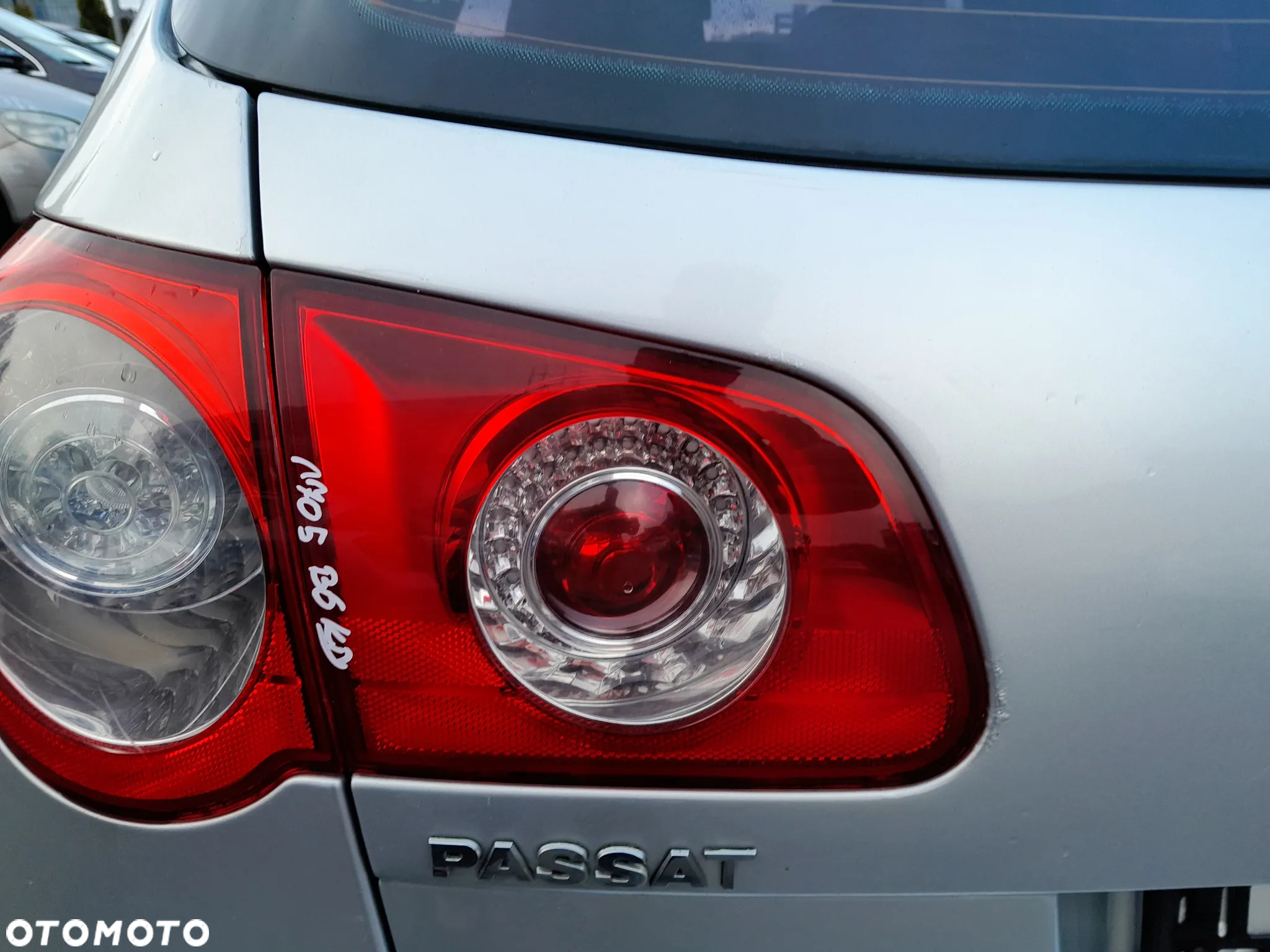 VW PASSAT B6 LAMPA LEWA TYNA LEWY TYŁ W KLAPE KOMBI - 2