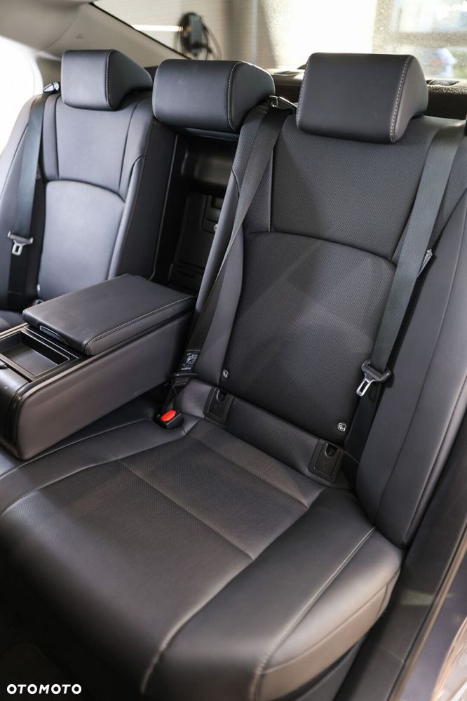 Lexus ES 300h Business Edition - 13