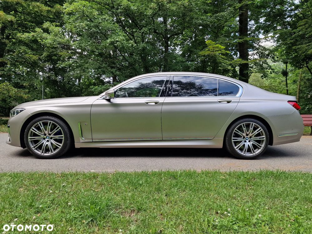 BMW Seria 7 750Li xDrive - 9