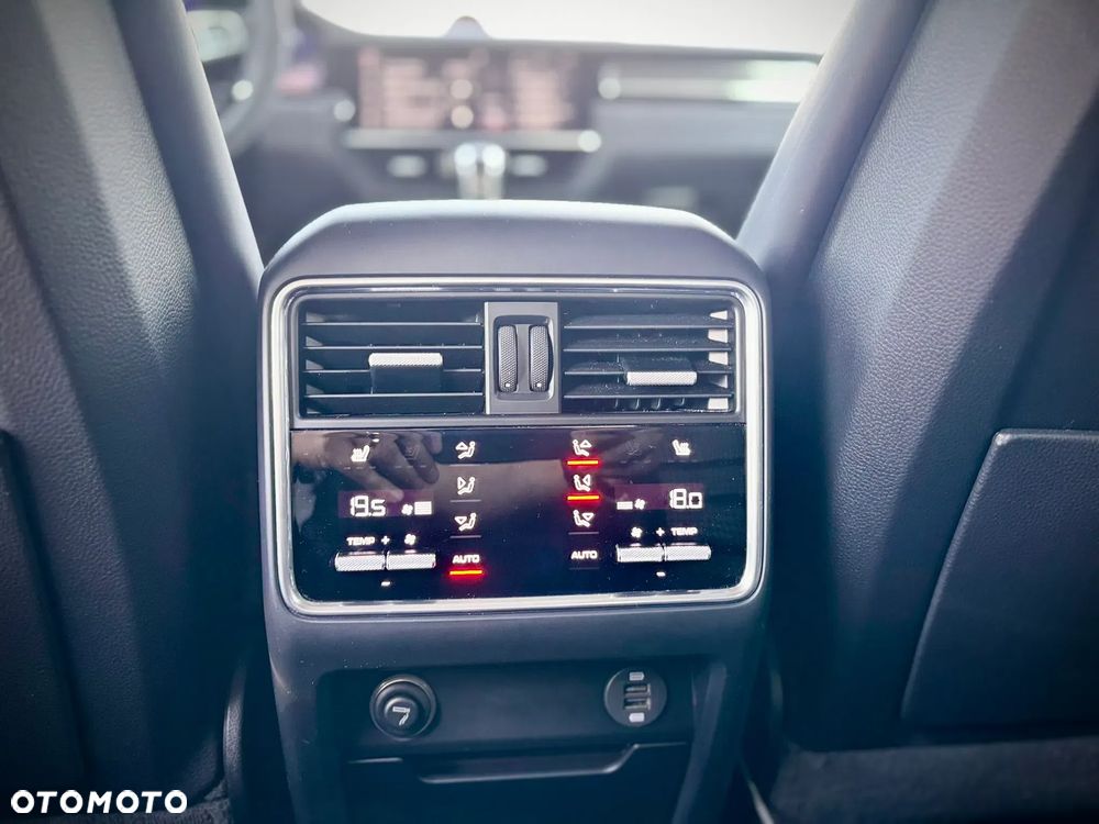 Porsche Cayenne - 26