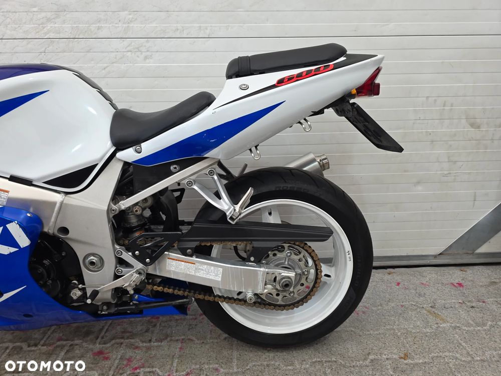 Suzuki GSX-R - 10