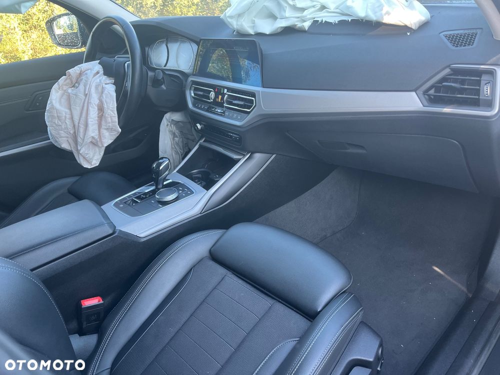 BMW Seria 3 318d Touring Sport Line - 23