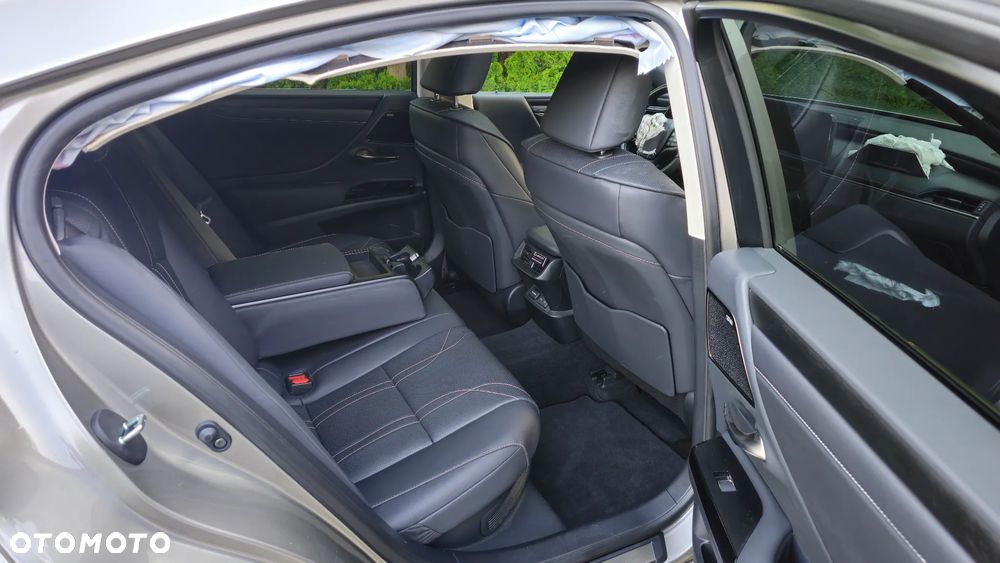 Lexus ES 300h Prestige - 28