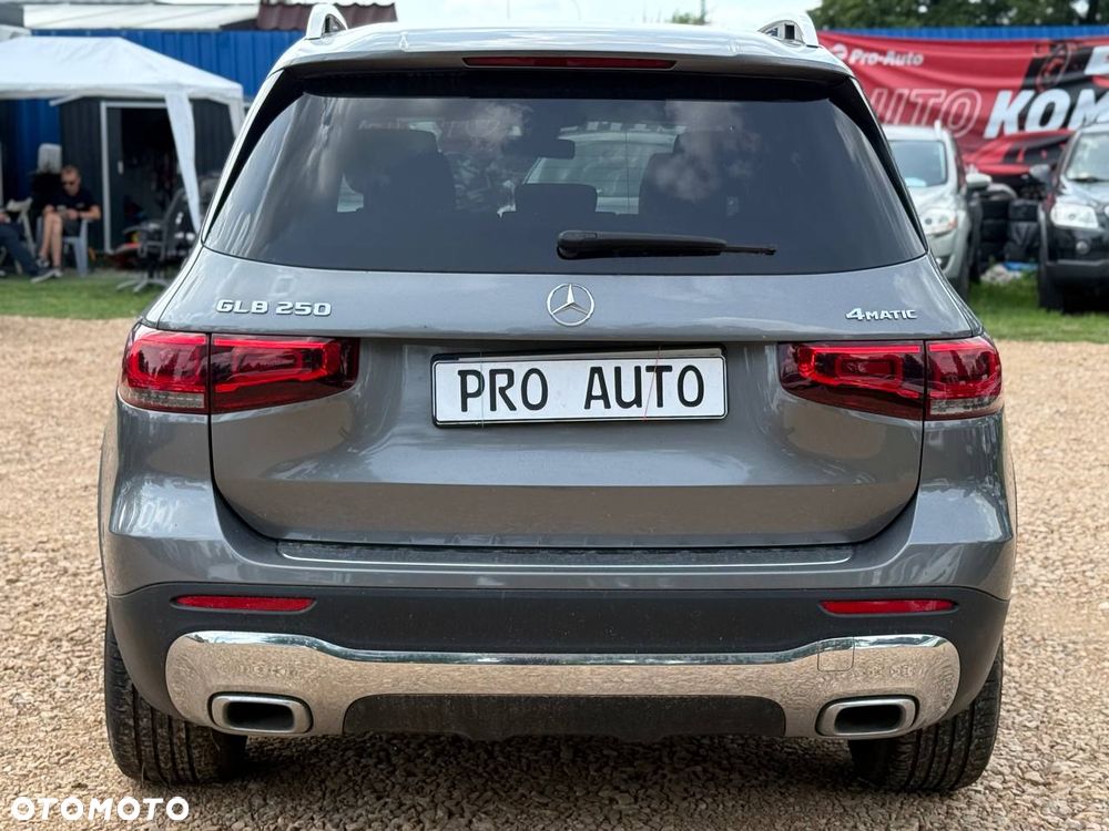 Mercedes-Benz GLB 250 4-Matic 8G-DCT - 5