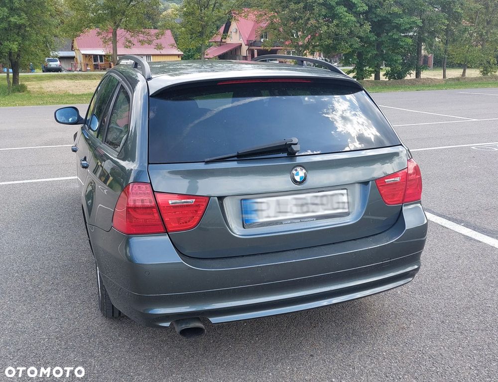BMW Seria 3 318i - 4