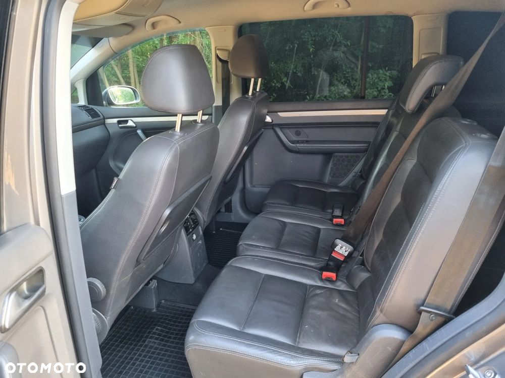 Volkswagen Touran 2.0 TDI DPF Highline DSG - 16