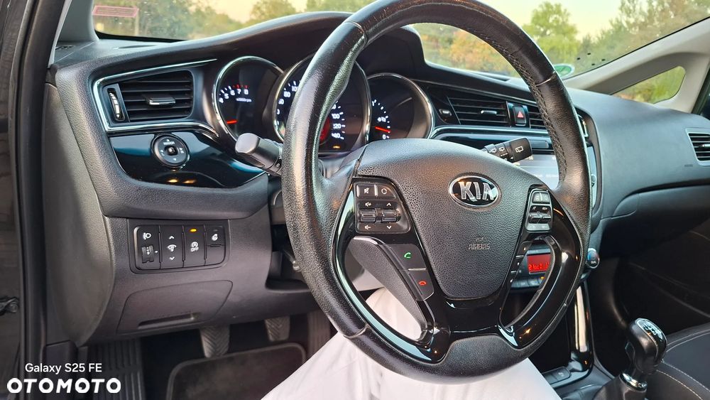 Kia Ceed 1.6 GDI Dream Team Edition - 9
