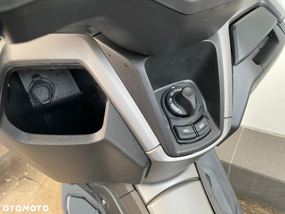 Yamaha NMAX - 10
