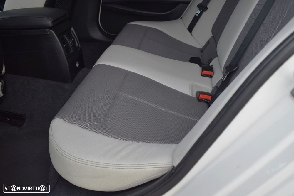 BMW 116 dA Line Urban - 48