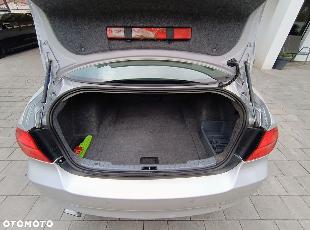 BMW Seria 3 320i - 14