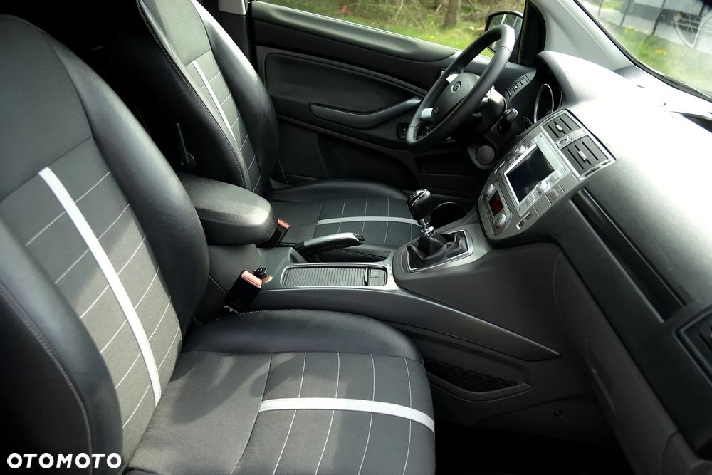 Ford Kuga - 21