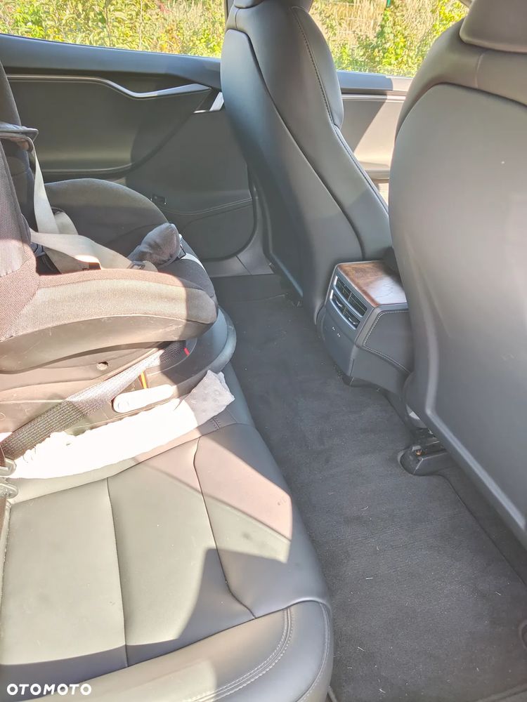 Tesla Model S - 21
