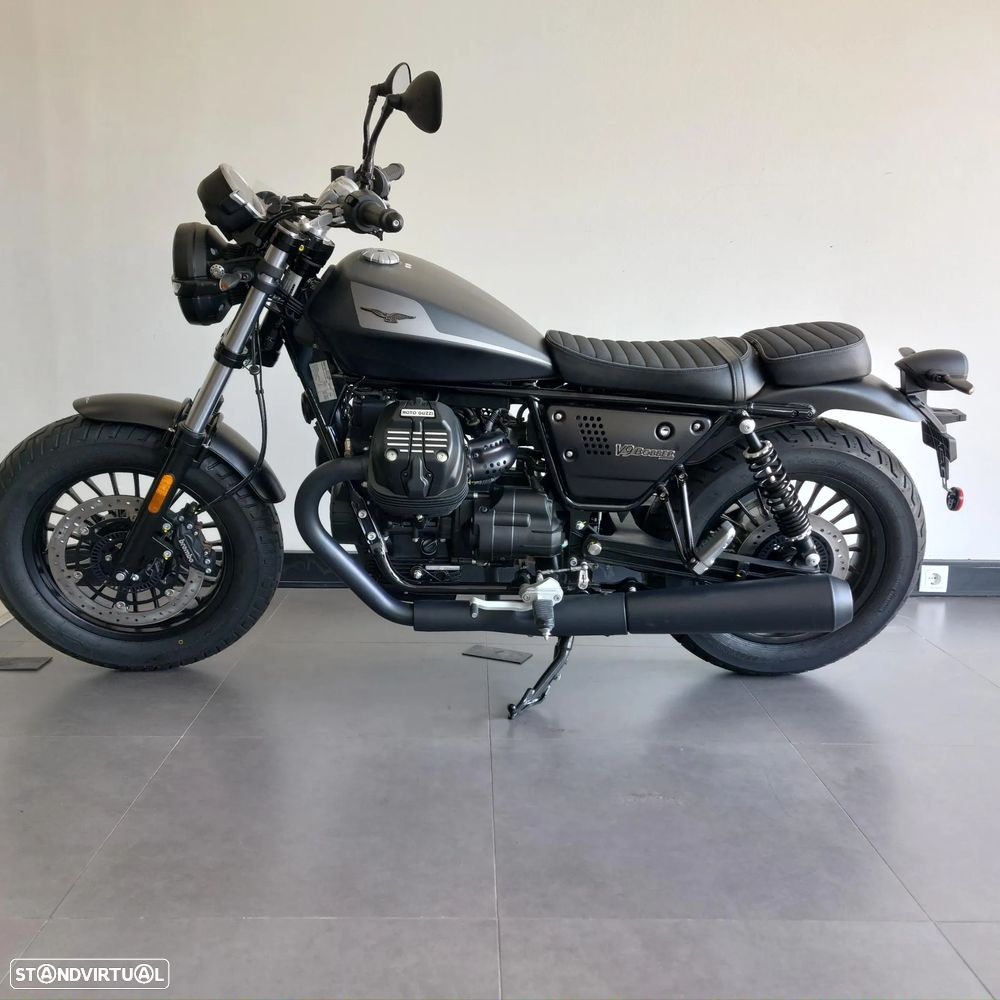 Moto Guzzi V9 BOBBER - 2