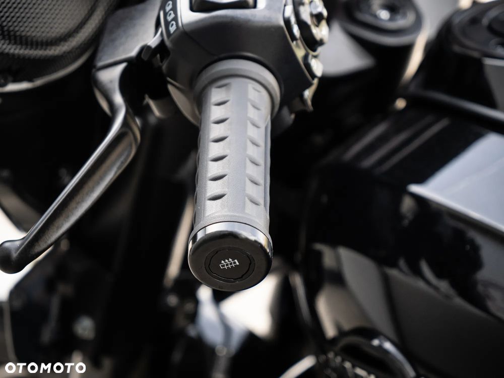 Harley-Davidson Touring Street Glide - 24