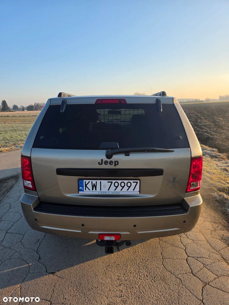 Jeep Grand Cherokee - 22