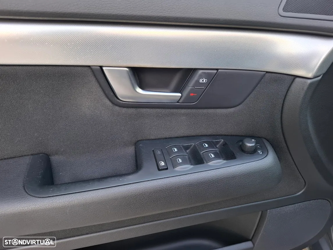 Audi A4 2.0 TDI S-line - 25