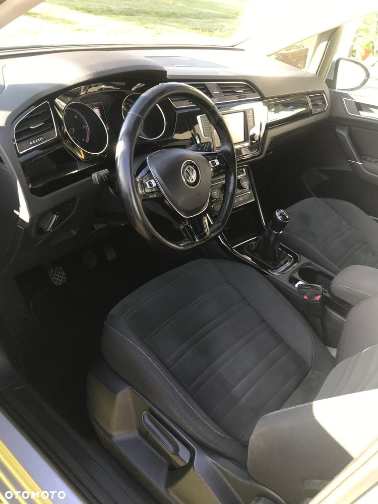 Volkswagen Touran 2.0 TDI SCR Highline - 5
