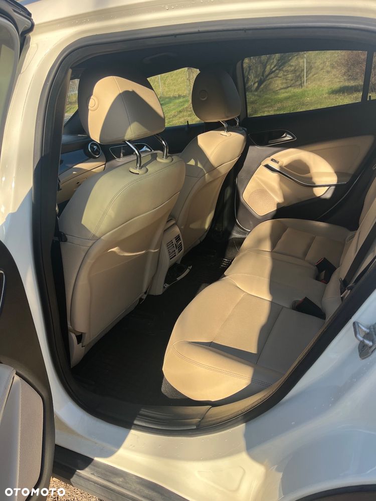 Mercedes-Benz GLA - 11