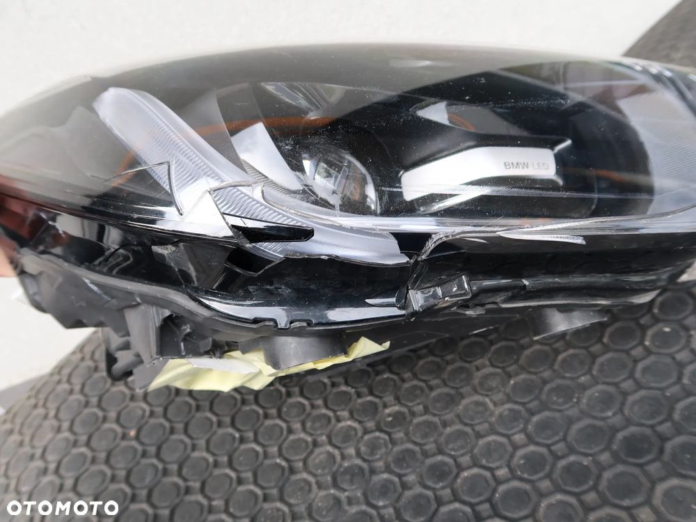Lampa przednia BMW i3 uszkodzona - 2