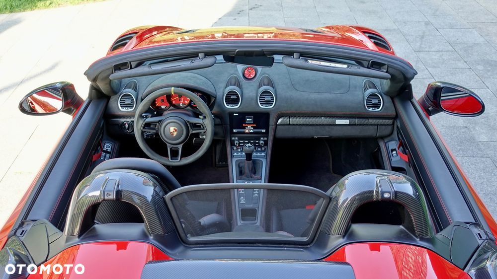 Porsche 718 Spyder - 26